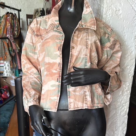 Camouflage Women's Jacket - Picture 1 of 8
